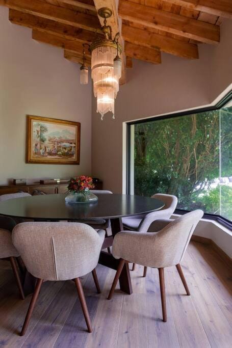 Casa Ficus, serviced Luxury Villa with pool&tennis House in Valle de Bravo