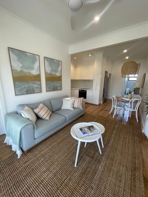 4BR Waterfront - Skippers Quarterdeck Villa in Lakes Entrance