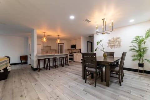 Modern San Pedro Home Sleeps 12 Villa in Wilmington