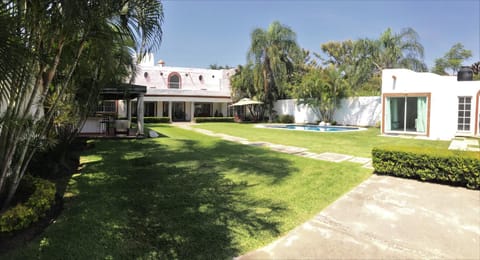 Hermosa Casa llena de vida, jardín y alberca! Maison in Jiutepec