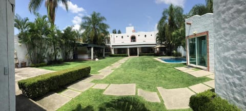 Hermosa Casa llena de vida, jardín y alberca! Maison in Jiutepec