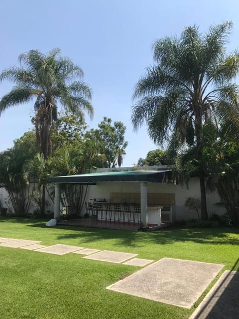 Hermosa Casa llena de vida, jardín y alberca! Maison in Jiutepec