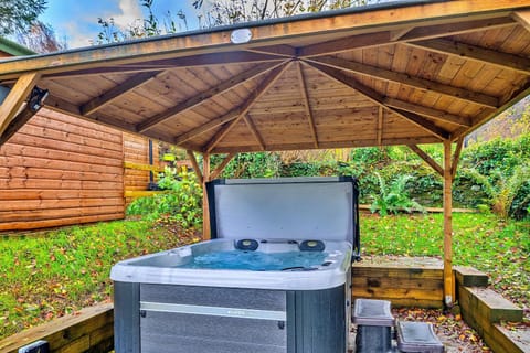 Garden, Garden, Hot Tub, Hot Tub, Garden view