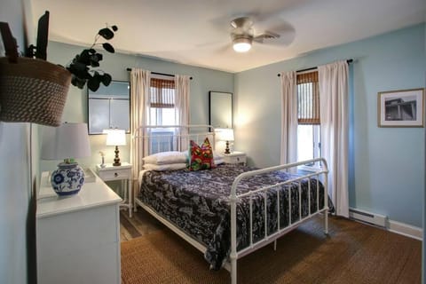 Renovated, Quiet, and 1/2 Mile to BEACH Maison in Cape May