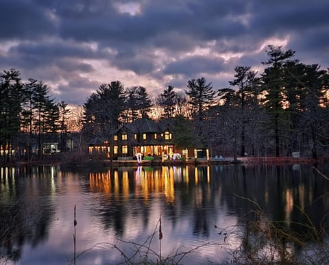 Le Elona, a private island getaway experience Chambre d’hôte in Peabody