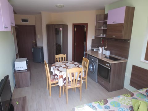 Kitchen or kitchenette, minibar, pet friendly, stove