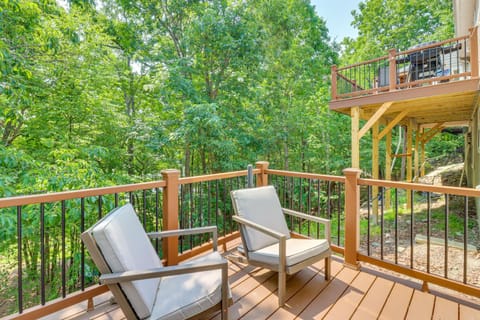 Poconos Retreat with Private Deck and Lake Views House in Stroud Township