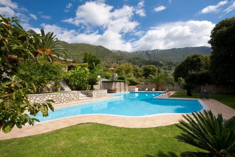 Day, Natural landscape, Garden, Garden view, Mountain view, Pool view, Swimming pool, sunbed