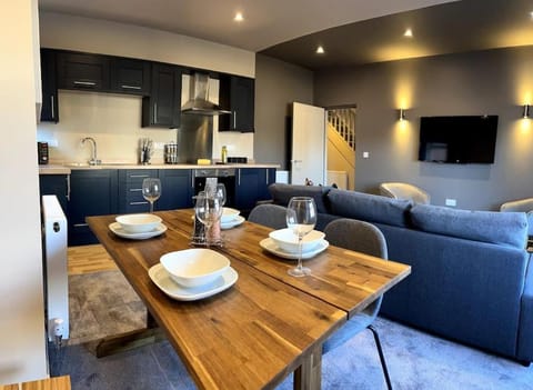 University Duplex • Sleeps 6 Condo in Loughborough