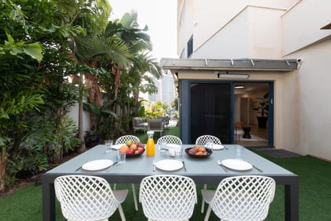 Garden, Seating area, Dining area