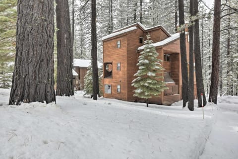 Chic Truckee Cabin Close to Golf Course and Hiking House in Northstar Drive
