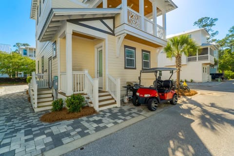 Facade/entrance, Neighbourhood, Natural landscape, Parking