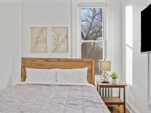 Bloomfield/Shadyside @G Cozy and Stylish Private Bedroom with Shared Bathroom Vacation rental in Shadyside