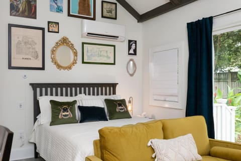 The Cozy Yellow Cottage in Dilworth Bed and Breakfast in Charlotte