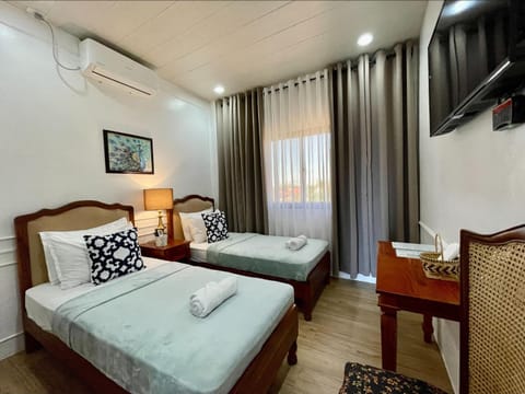 Bed, TV and multimedia, Photo of the whole room, Bedroom, air conditioner