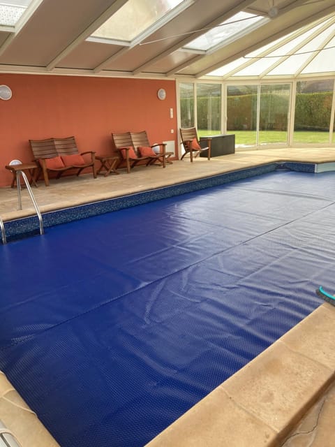 Swimming pool, sunbed