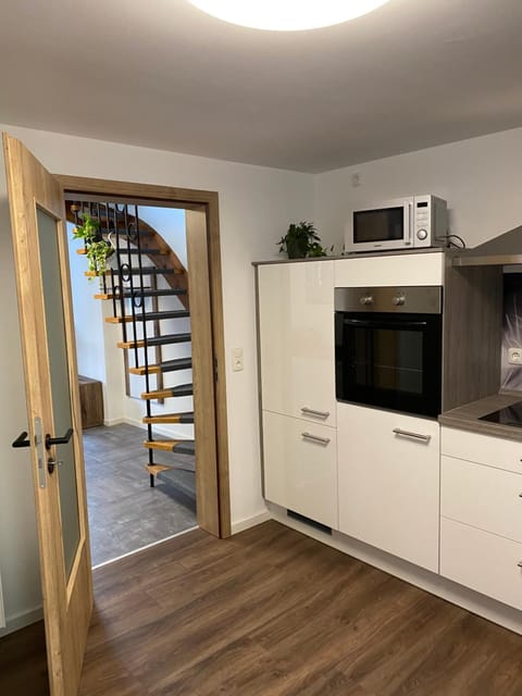 Kitchen or kitchenette, minibar, pet friendly, stove