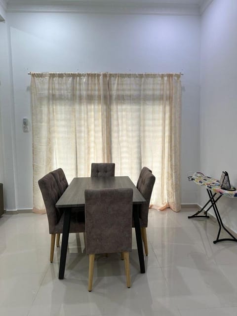 Homestay Kemaman Fyna08 Semi-D, 4 Bedrooms Dekat Pantai Kijal Villa in Terengganu, Malaysia