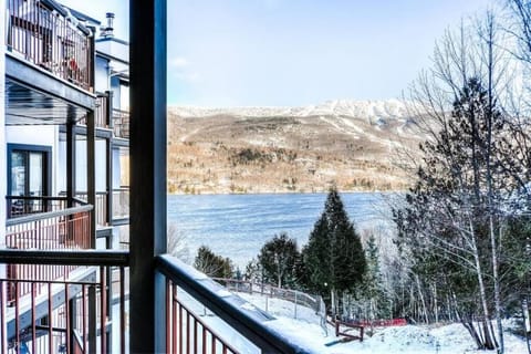 Chic Mt-Tremblant Condo with View on the Lake by Denstays Apartment in Mont-Tremblant