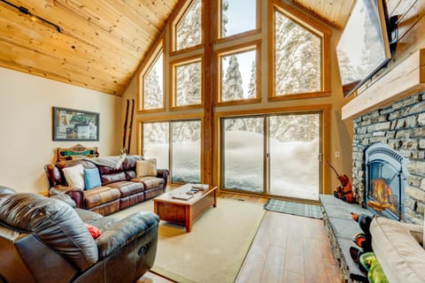 Skislope Way Retreat House in Truckee