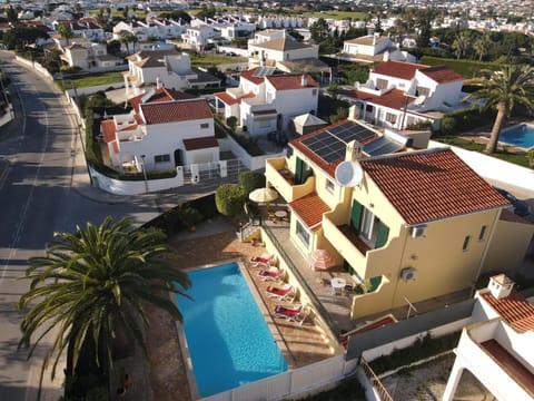 Property building, Neighbourhood, Bird's eye view, Pool view, Street view, Swimming pool