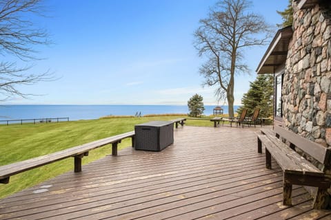 Lakefront House by Michigan Waterfront Luxury Properties Maison in Norton Shores