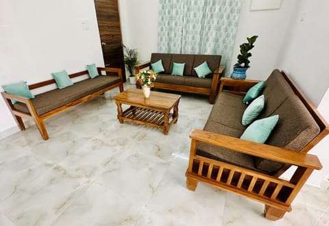 Tirupati Homestay - Shilparamam - Luxury AC apartments by Stayflexi - Fast WiFi, Kitchen, Android TV - Walk to PS4 Pure Veg Restaurant - Easy access to Airport, Railway Station and to all Temples Eigentumswohnung in Tirupati
