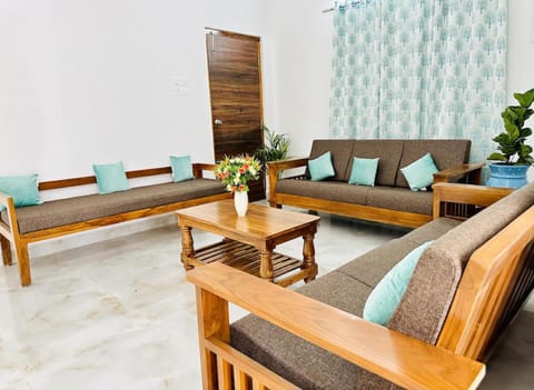 Tirupati Homestay - Shilparamam - Luxury AC apartments by Stayflexi - Fast WiFi, Kitchen, Android TV - Walk to PS4 Pure Veg Restaurant - Easy access to Airport, Railway Station and to all Temples Eigentumswohnung in Tirupati