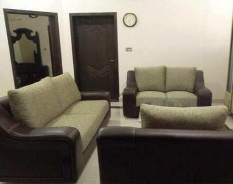 Bahria Town - 10 Marla Two Bed rooms portion for families Copropriété in Lahore