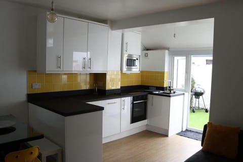 Central Worthing Holiday Home, 3 bedrooms, 600m from beach Casa in Worthing
