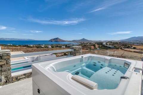 Day, Hot Tub, Mountain view, Pool view, Sea view