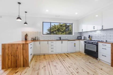 Scenic Stay I Short or Long Term House in Geelong