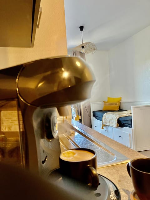 Coffee/tea facilities, Kitchen or kitchenette, Living room, minibar