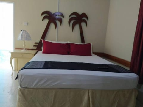 Entire 6-Bedroom Villa Free parking with Fast Wifi Villa in St. Ann Parish