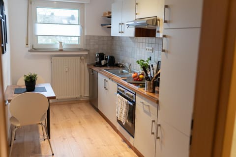 Kitchen or kitchenette, Dining area, dishwasher, minibar, pet friendly, stove