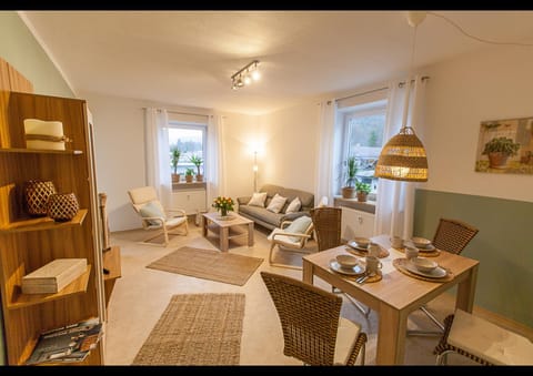 Living room, Seating area, hair dresser