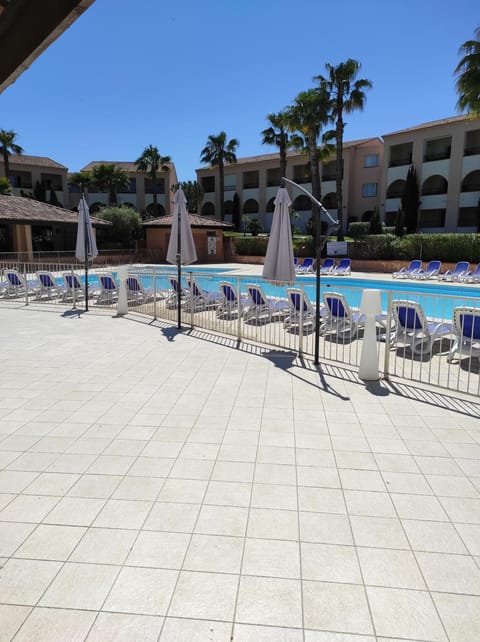 Property building, Pool view