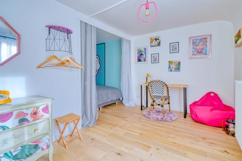 Bed, Photo of the whole room, Business facilities