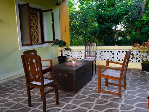 3 Bedroom Holiday Home near Baga & Calangute, Free Parking & Wi-Fi Villa in Calangute