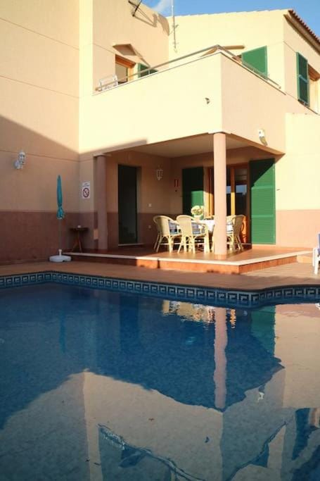 Spectacular Villa with SwimmingPool in Cala Blanca Casa in Passatge Baladre