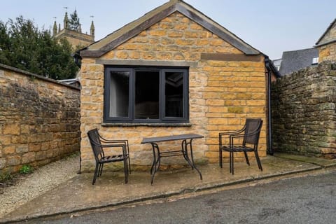 Chic Cotswold Tiny Home - Oddity House House in Chipping Campden