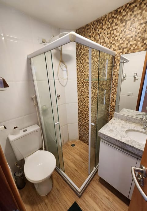 Shower, Toilet