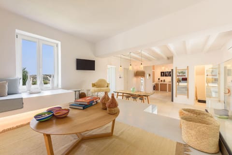 TV and multimedia, Living room, Seating area, Dining area