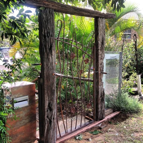 Beautifully Elevated Treehouse Apartment Apartment in Buderim