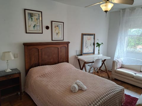 Bed, Photo of the whole room, Bedroom, fireplace, towels