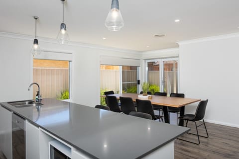 Contemporary Living in the CBD House in North Wagga Wagga