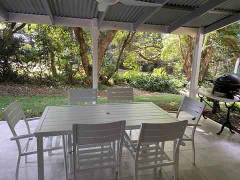 Puddleduck Cottage at Maleny Haus in Balmoral Ridge