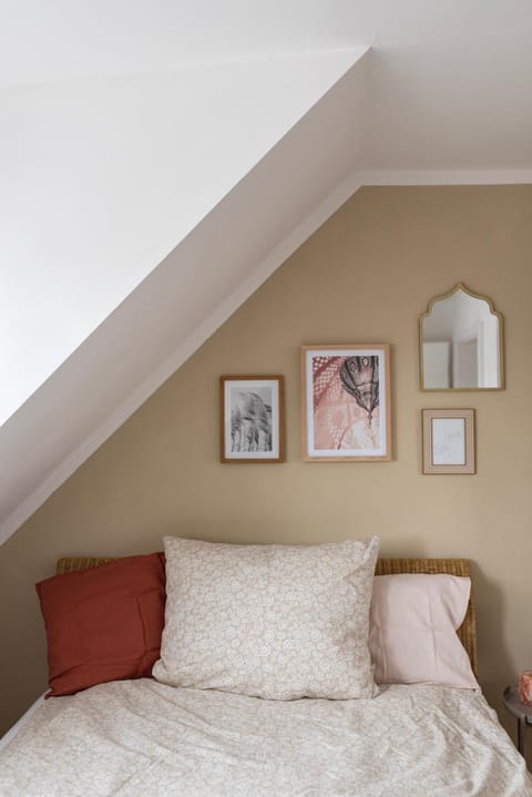 Bed, Photo of the whole room, Decorative detail, Bedroom