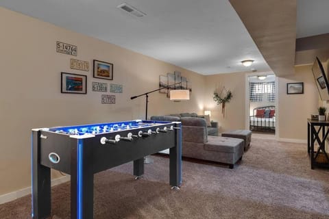 Communal lounge/ TV room, Game Room, Living room, Seating area, Evening entertainment