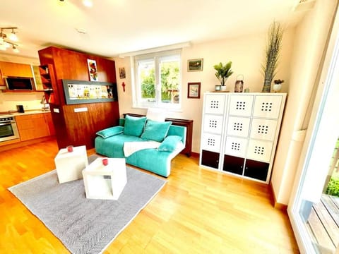Living room, minibar